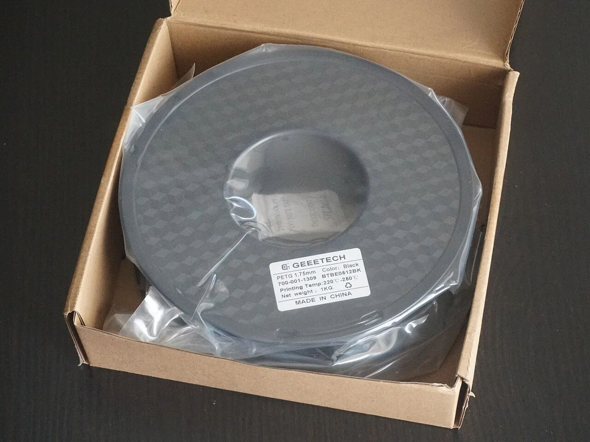 Bobine de 1 kg de filament PETG dans son emballage étanche
